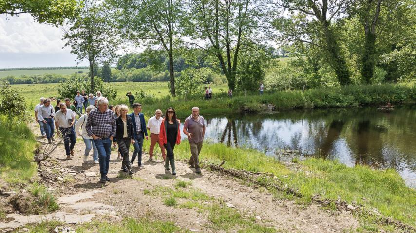 signature de la charte d'engagement zones humides entre le département de l'Aude, la chambre d'agriculture, ECODIV, l'agence de l'eau et les éleveurs